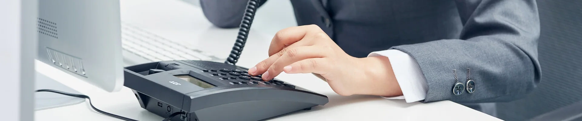 Зв'яжіться з нами